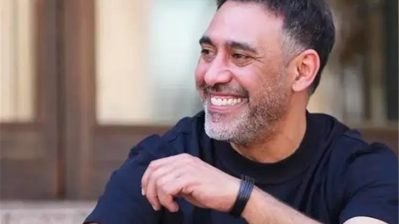 عمرو مصطفى بعد تكريمه في The Best: «الجائزة دي لزمايلي قبلي»