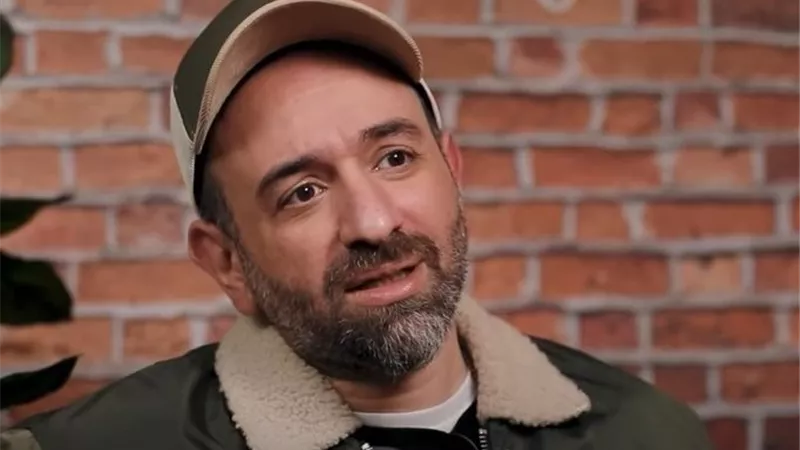 من الإساءة إلى الاعتذار.. القصة الكاملة لأزمة المخرج عمرو سلامة