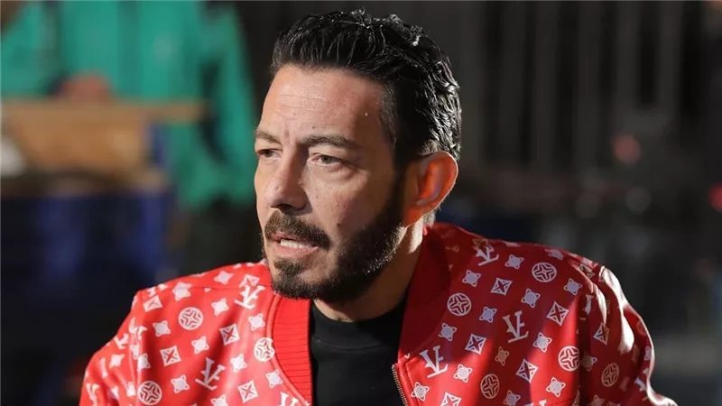 بيشحن الممثل.. أحمد زاهر يشيد بـ المخرج محمد سامي
