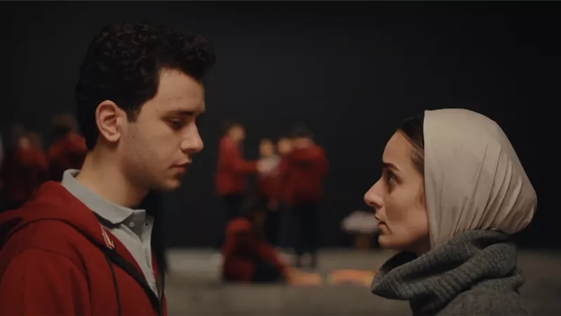 لام شمسية الحلقة 6.. أمينة خليل تعنف طالبًا بسبب تعاطية مواد مخدرة