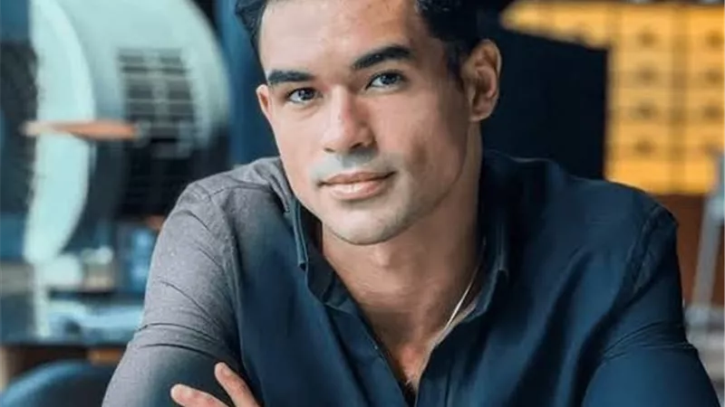 يوسف عمر: شاهدت فيلم (شباب امرأة) لكنني تعمدت عدم رؤيته قبل التصوير لتجنب التقليد ( حوار)