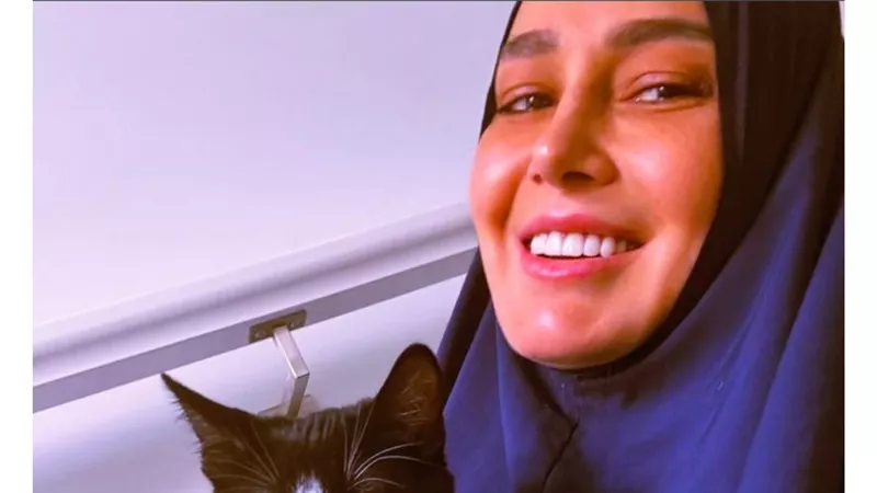 حلا شيحة تثير الجدل و تظهر بالحجاب مجددا 