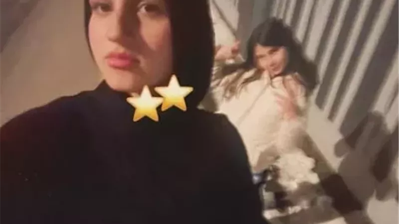 خديجة ابنة حلا شيحة من زوجها الكندي تفاجئ الجميع وتظهر بالحجاب