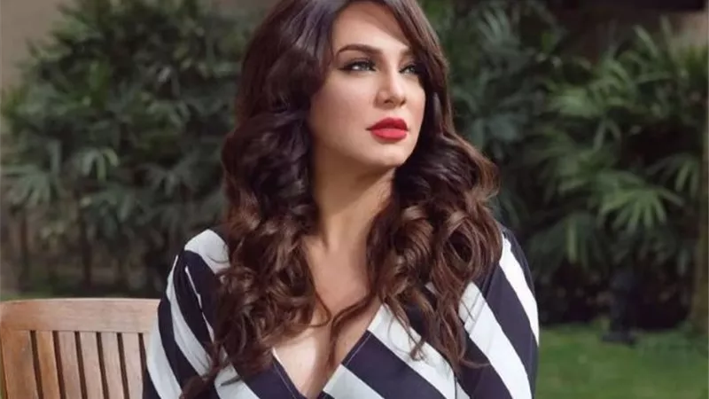 الجرائم الأسدية.. نقابة الفنانين السوريين تشطب قيد سلاف فواخرجي