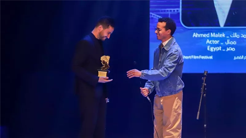 طه دسوقي يقدم تكريم أحمد مالك في افتتاح مهرجان الإسكندرية للفيلم القصير