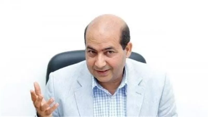 اليوم .. الناقد طارق الشناوي يستقبل عزاء 