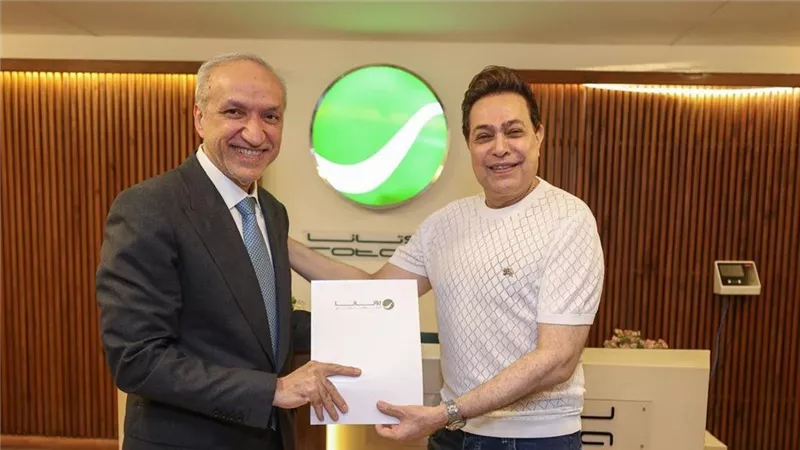 بعد منير وأحمد سعد.. روتانا تتعاقد مع المطرب الشعبي حكيم