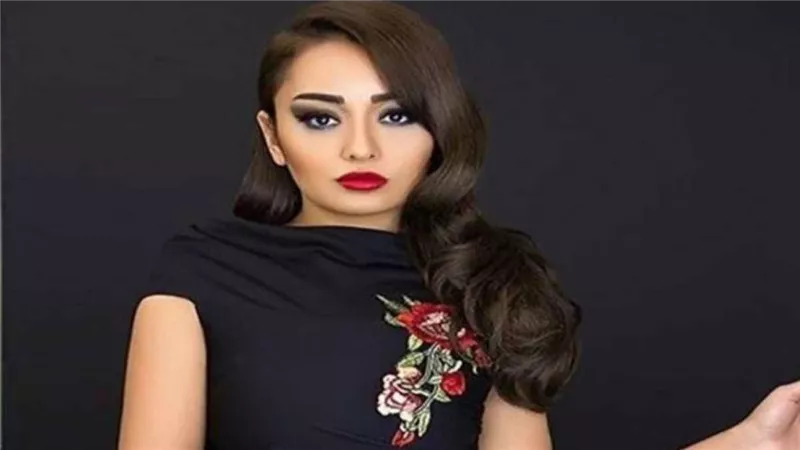 بعد إحالتها للمحكمة الاقتصادية.. نجل راندا البحيري يعلن دعمه لوالدته 