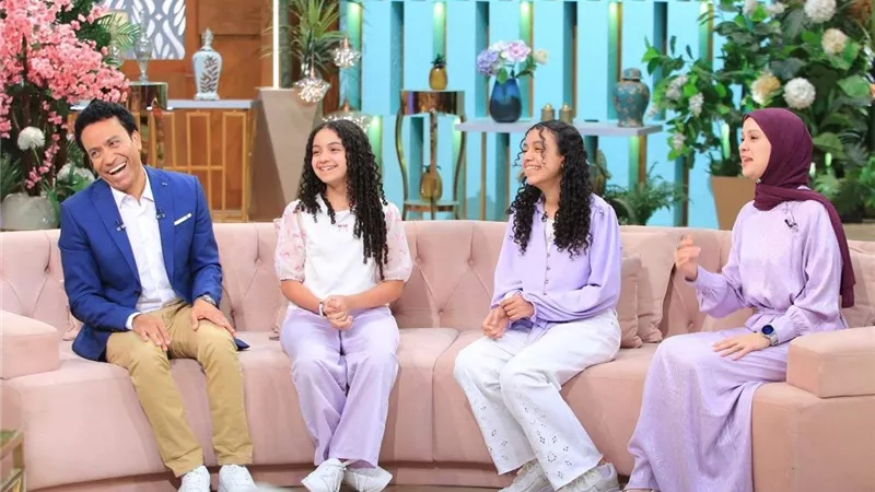  الليلة .. سامح حسين و أسرته ضيوف برنامج 