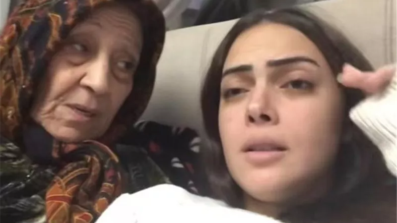 انهيار الفنانة وئام مجدي أثناء تشييع جثمان جدتها