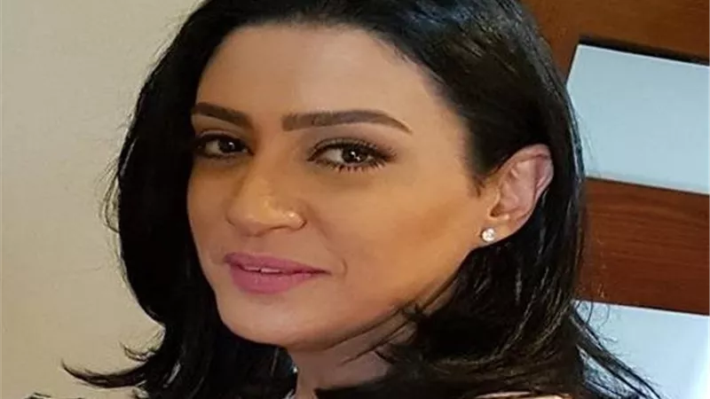 والدي طردني.. وفاء صادق تكشف موقف والدها من دخول عالم الفن