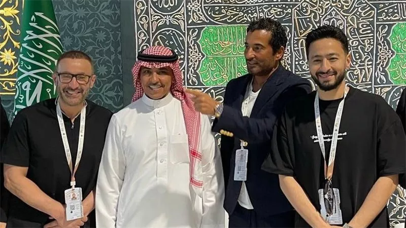 عمرو سعد ونجوم الفن بصحبة وزير الإعلام السعودي