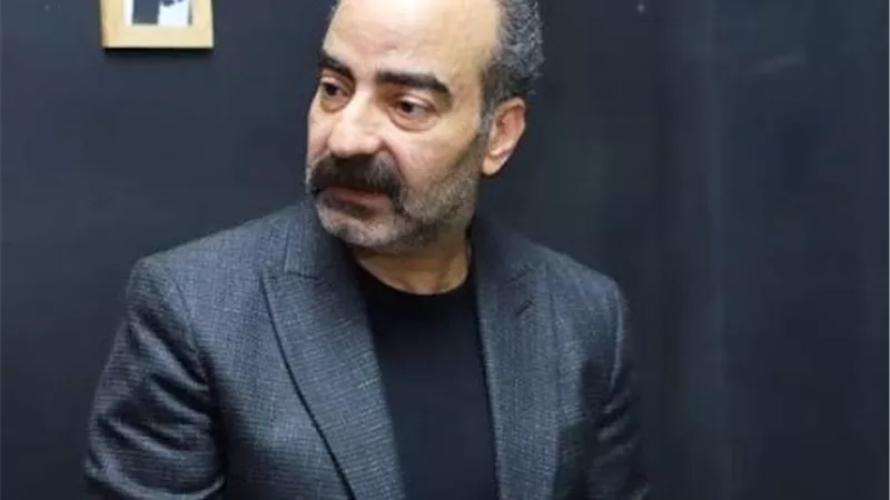 فنان كبير سخر منه.. ياسر عزت يكشف عن تعرضه لموقف محرج في بداية مشواره الفني