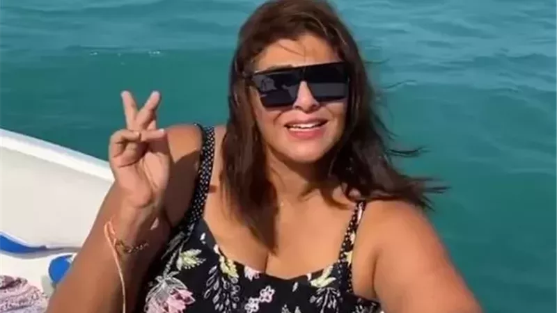 من غير الفشلة.. هالة صدقي تحتفل بعيد ميلادها الـ 63  على طريقتها الخاصة 