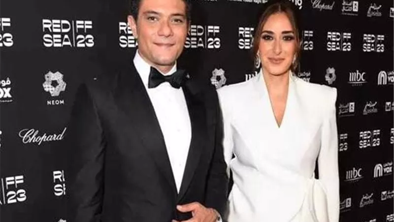 آسر ياسين يخطف الانظار في حفل زفاف أمينة خليل باليونان