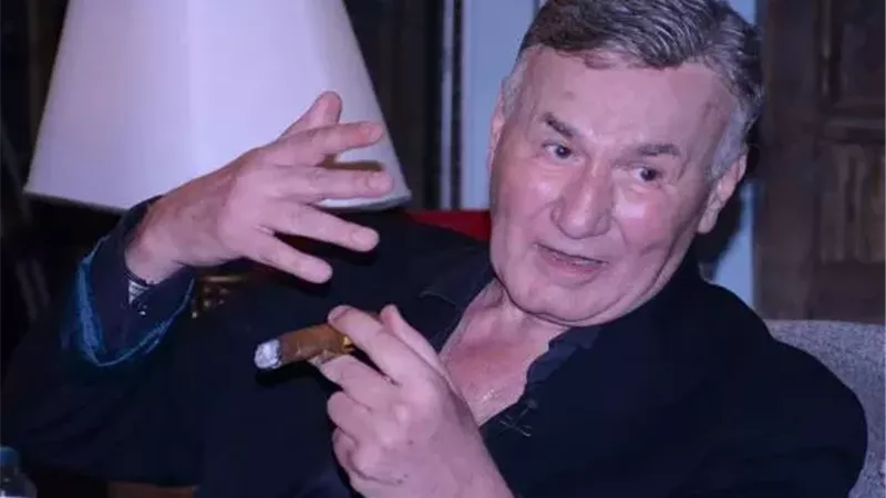 في ذكرى رحيله.. حكاية عزت أبو عوف من كلية الطب إلى شاشة التلفزيون