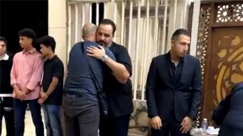 صور من عزاء والدة الفنان هشام إسماعيل بـ مسجد الحامدية الشاذلية 