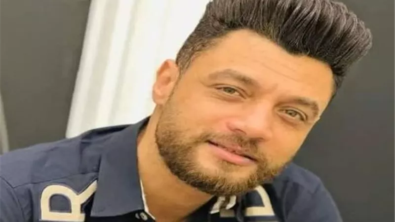 انهيار الجميع.. تشييع جثمان المطرب أحمد عامر لمثواه الأخير| صور