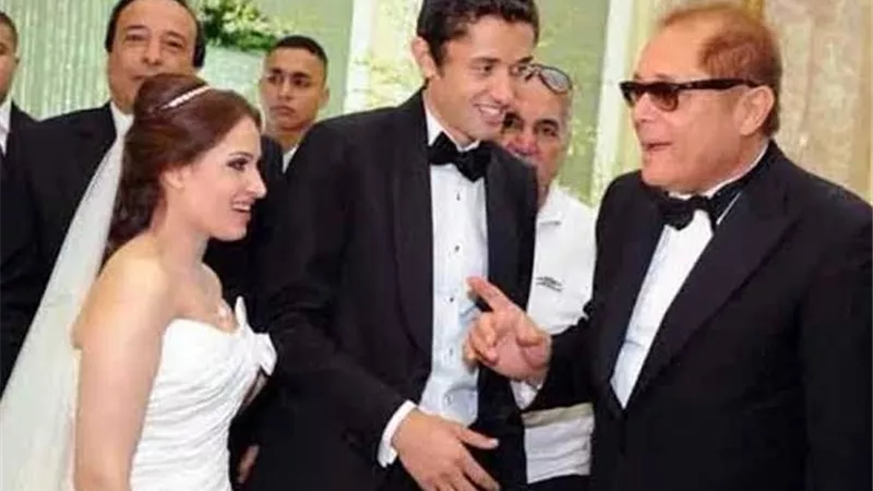 هل انفصل كريم عبد العزيز عن زوجته ؟ تفاصيل مثيرة تكشف المستور