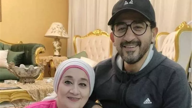 شقيقة أحمد حلمي: منى زكي شخصية محبوبة وصعب التعامل معها كحماة