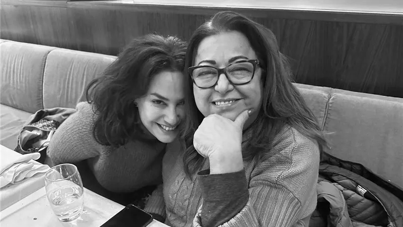 ماتت أمي وسكت كل شيء.. رسالة مبكية لهند صبري تنعي فيها والدتها الراحلة