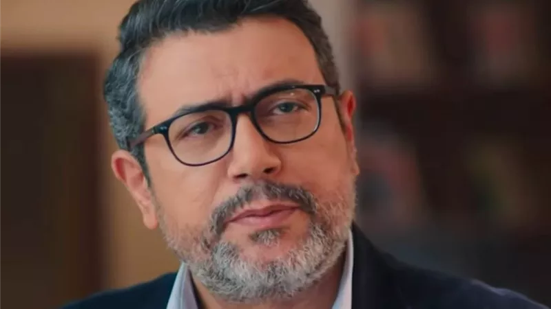 بسبب حفل الساحل.. أحمد وفيق يسخر من قرار مصطفى كامل ضد راغب علامة