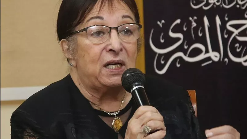 سميرة عبد العزيز: رحـلة شغـف من المسـرح إلـى التكـريم