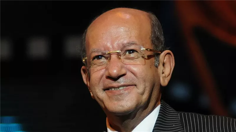 توافد النجوم على كنيسة مارمرقس بمصر الجديدة استعدادًا لجنازة لطفي لبيب