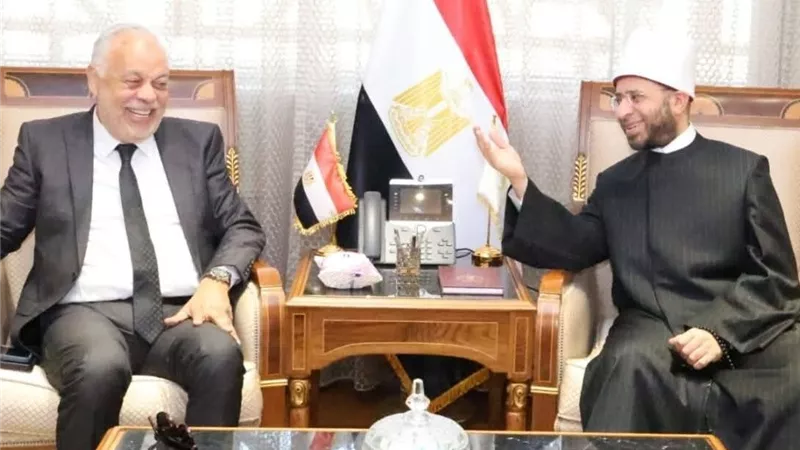 وزير الأوقاف ونقيب المهن التمثيلية يبحثان سبل تعزيز الدراما الدينية