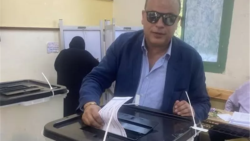 تامر عبد المنعم وأشرف زكي يدليان بصوتهما في انتخابات مجلس الشيوخ 2025