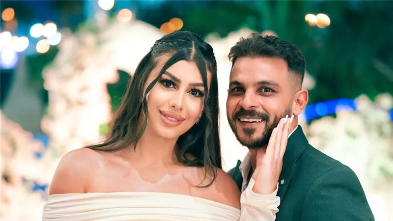محمد رشاد يعلن خطوبته علي فتاة من خارج الوسط الفني|صور 