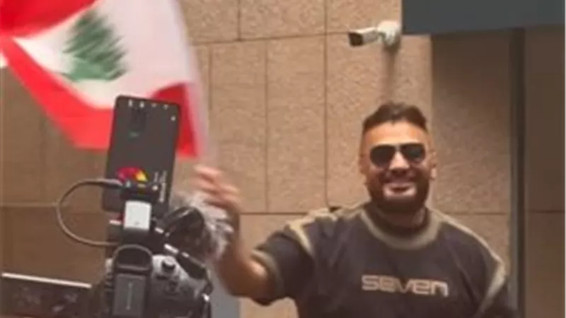 مظاهرات في حب تامر حسني عقب وصوله لإحياء حفل غنائي بـ لبنان
