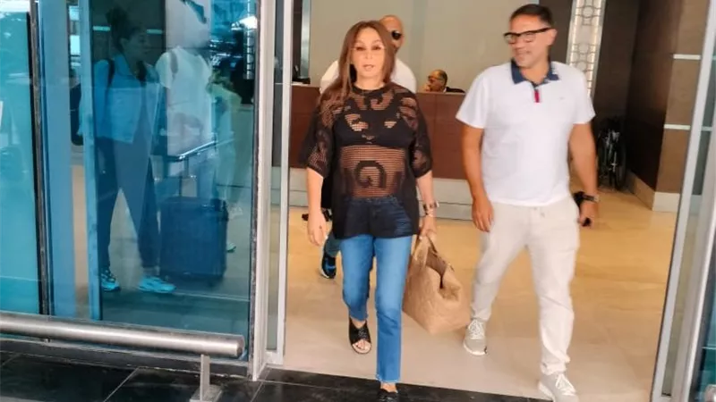 وصول الفنانة إليسا إلى مصر استعدادًا لحفلها بالساحل الشمالي  15 أغسطس