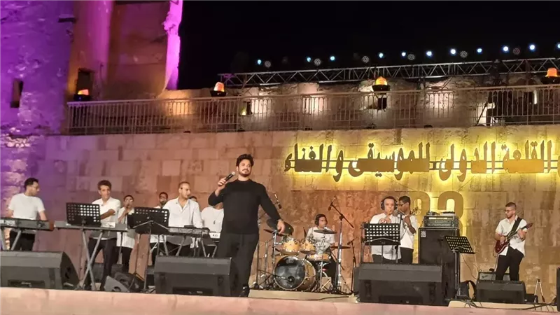 مصطفي حجاج يشعل حفله بمهرجان القلعة للموسيقي و الغناء 