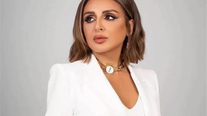 وصول أنغام لمصر بعد رحلة علاج في ألمانيا
