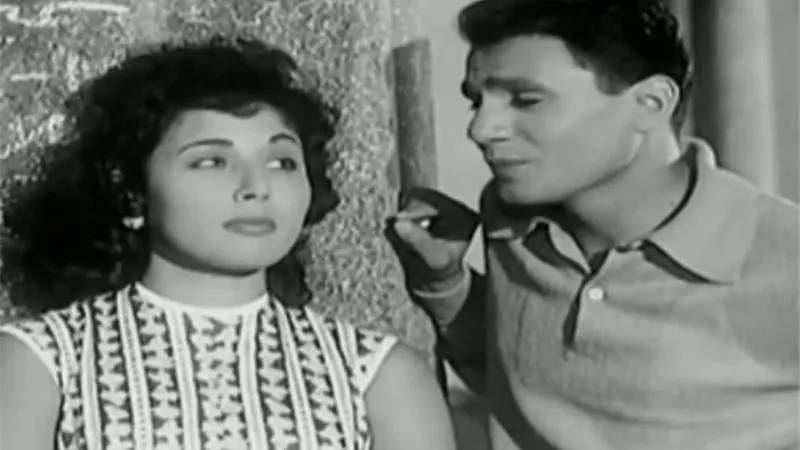 بكاء لبنى عبد العزيز بسبب الحديث عن عبد الحليم حافظ.. ماذا قالت؟!