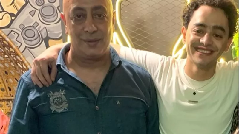 الفنان سيد أسامة يعلن وفاة والده