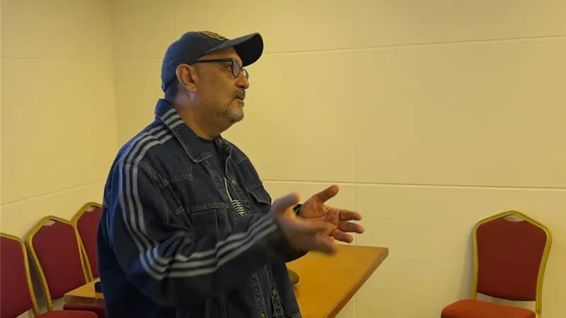 المخرج أكرم فريد يقدم ورشة مجانية للمواهب الشابة في الإخراج 