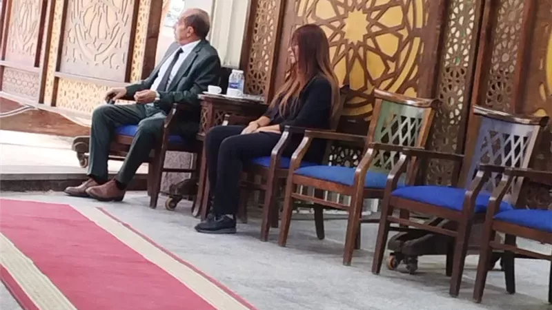 نجوم الفن يتوافدون على عزاء شقيقة الفنان أحمد صيام 