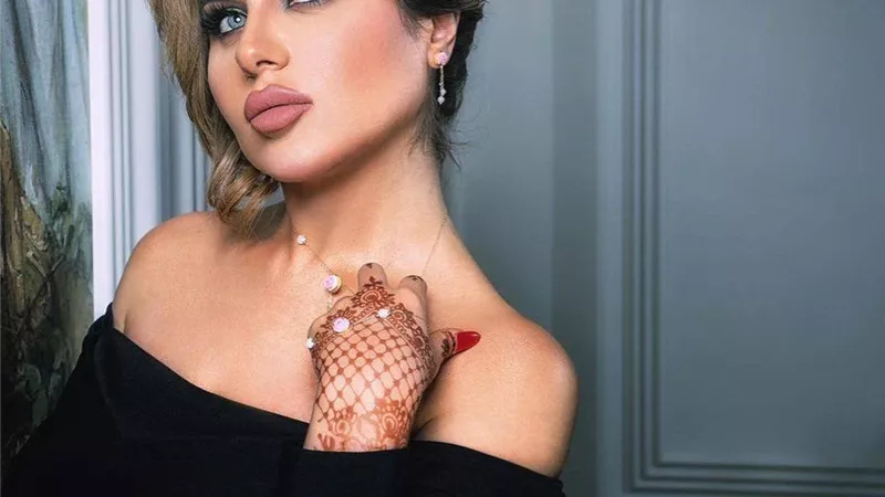أول تعليق من حليمة بولند على واقعة تجاهل مصافحة أحمد عبد العزيز