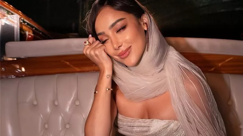 آثارة الجدل.. سر وجود الفنانة المغربية بسمة بوسيل في باريس 