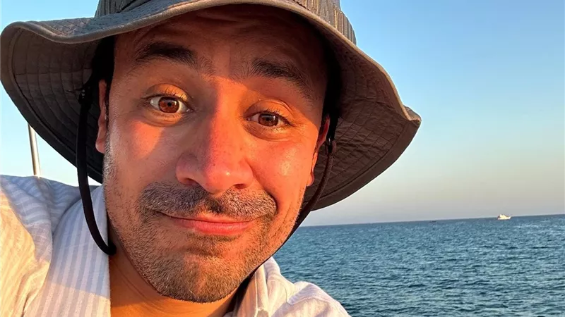 قبل الموسم الرمضاني.. أحمد داود يسافر إلى الغردقة لتصوير فيلمه الكراش