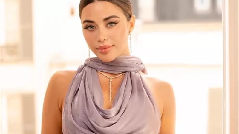يارا السكري تخطف الأضواء في أسبوع الموضة بباريس.. صور
