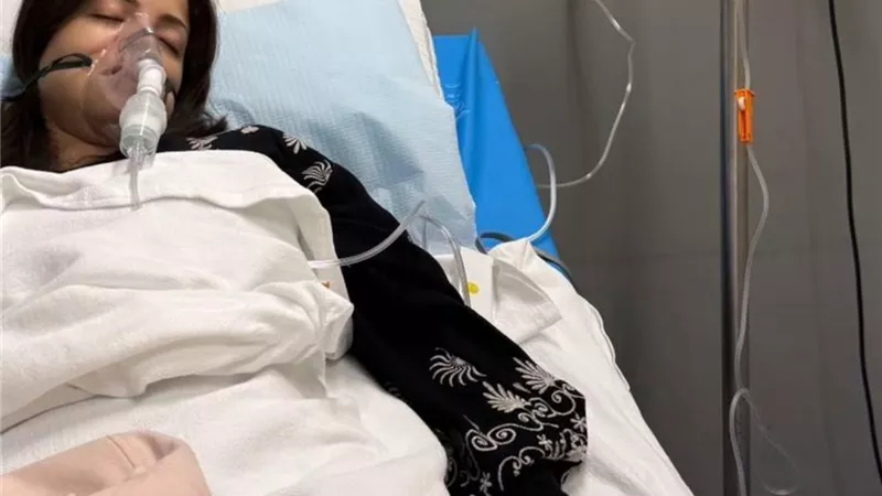 منى فاروق على سرير المستشفى وتوجه رسالة لجمهورها.. اعرفها