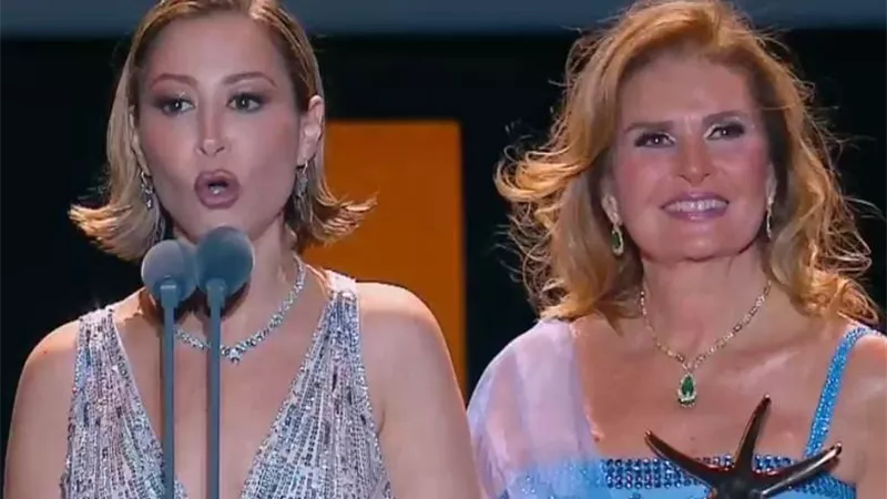 يسرا تقدم تكريم منة شلبي في مهرجان الجونة السينمائي