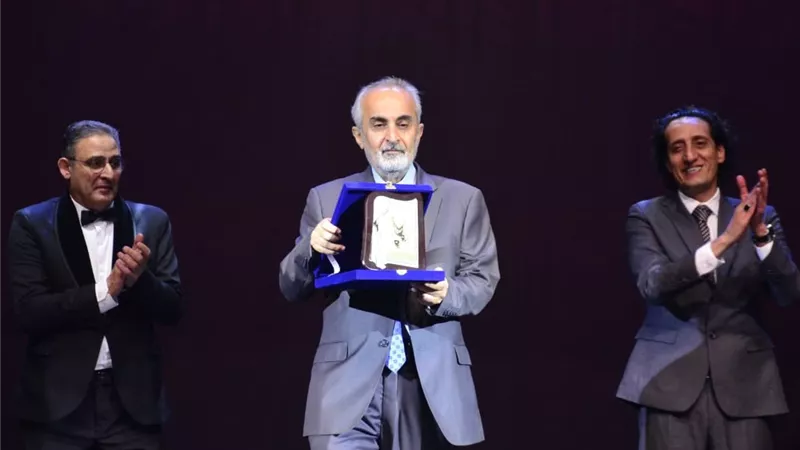 تكريم المنتج صادق الصبّاح في ختام مهرجان نقابة المهن التمثيلية للمسرح
