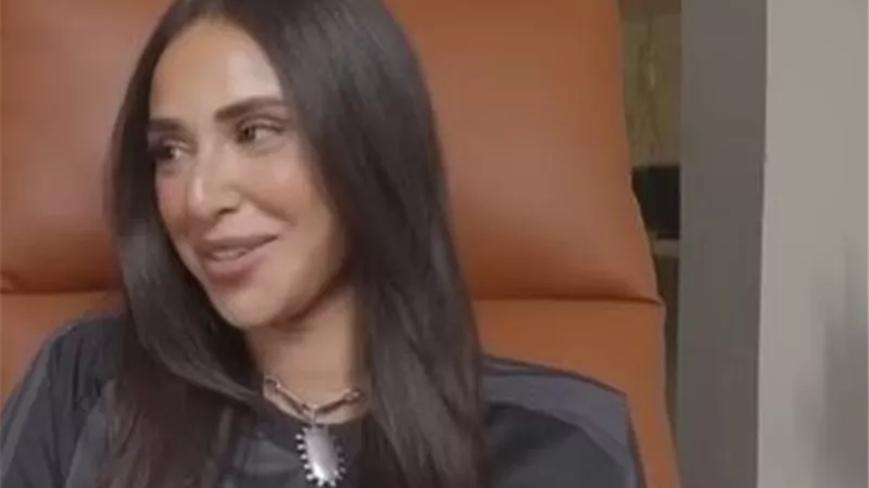 كيف فضلت أيه سماحة صديقتها أسماء جلال على هدى المفتي 
