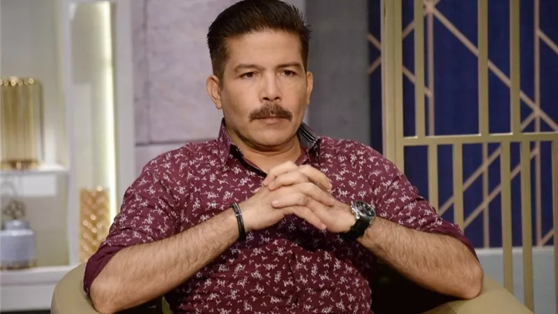 أول ظهور للفنان ياسر فرج بعد وفاة زوجته مع عمرو الليثي الأحد