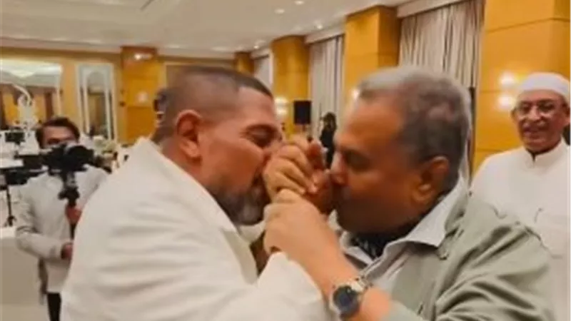 سليم سحاب يدافع عن هاني فرحات: قبلة اليد موقف إنساني ودرس في التواضع