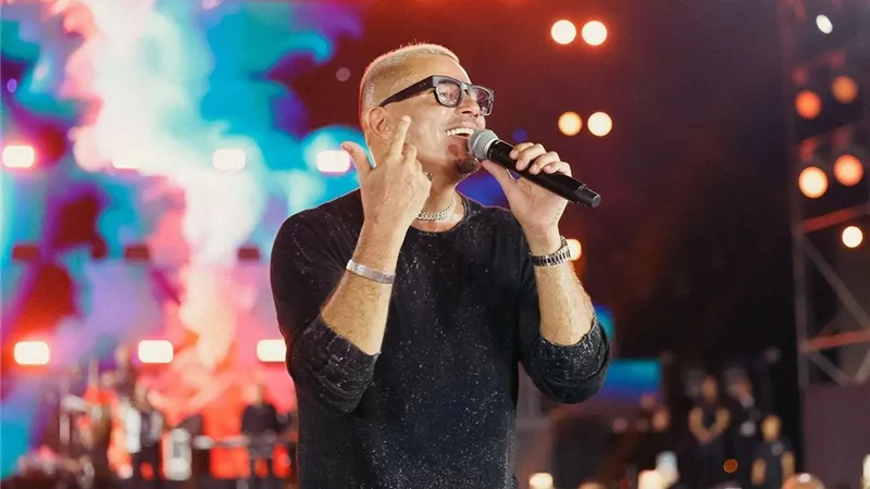 عمرو دياب يتألق في أجمل ليالي مهرجان الجونة .. والنجوم يغنون معه 